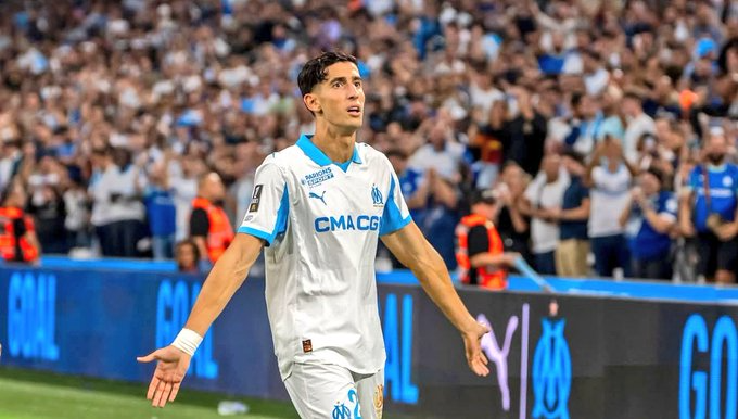 نايف أكرد يتألق مع مارسيليا ويحجز مكانه في التشكيل المثالي للدوري الفرنسي