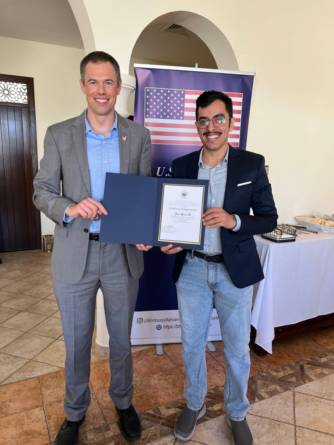 السفارة الأمريكية تكرّم صحفيي صحيفة الوطن ضمن نخبة من الإعلاميين