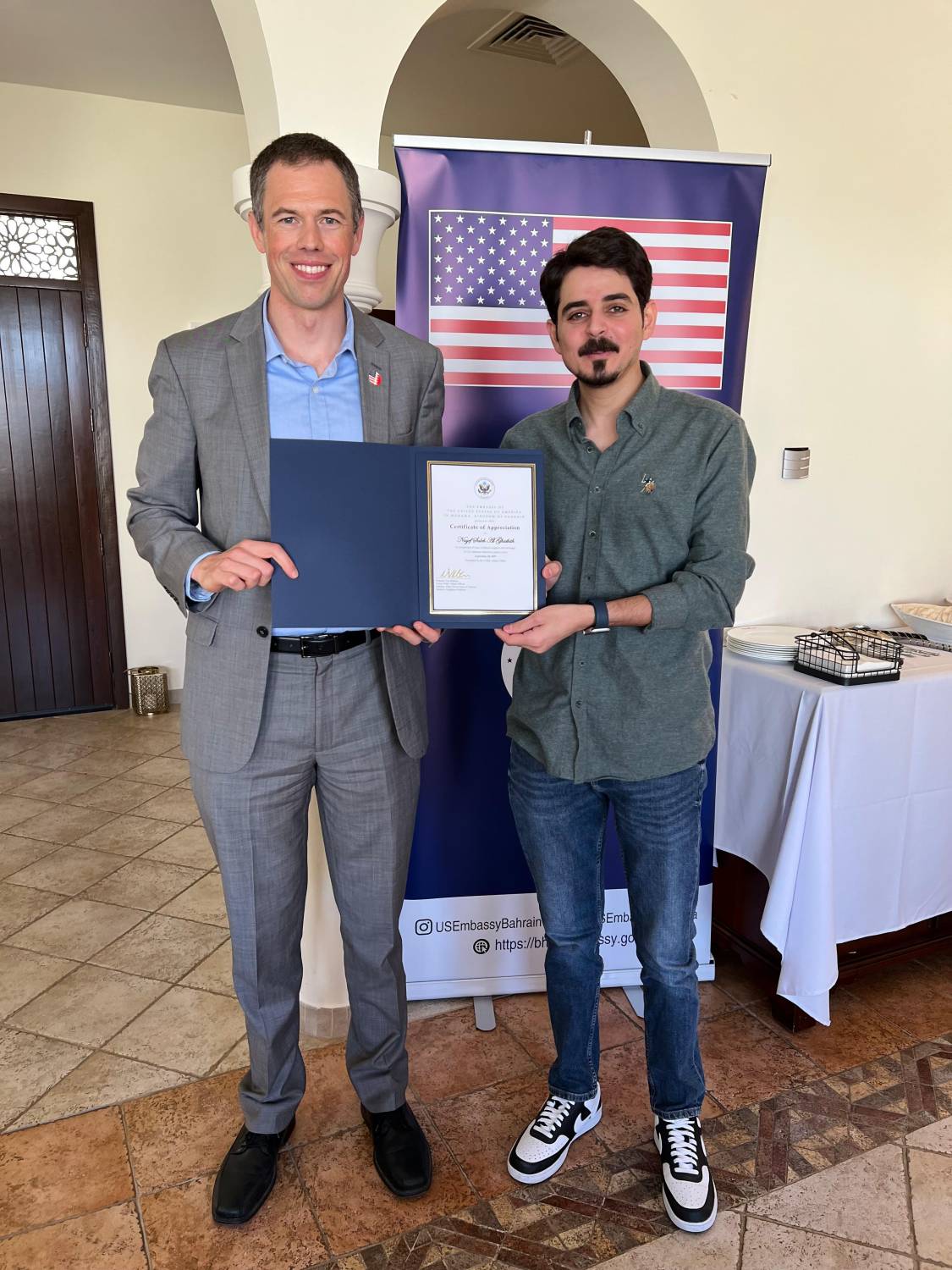 السفارة الأمريكية تكرّم صحفيي صحيفة الوطن ضمن نخبة من الإعلاميين