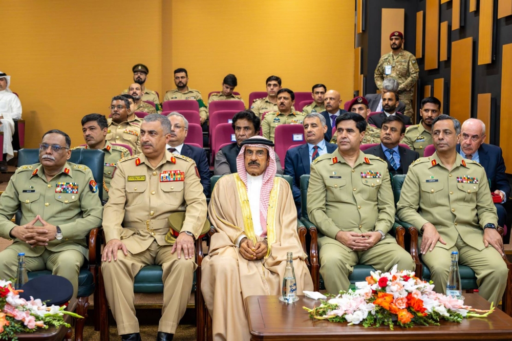 رئيس الحرس الوطني يفتتح جامعة الملك حمد للتمريض في باكستان