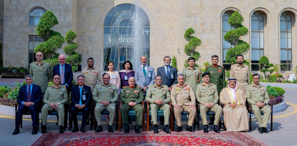 رئيس الحرس الوطني يفتتح جامعة الملك حمد للتمريض في باكستان