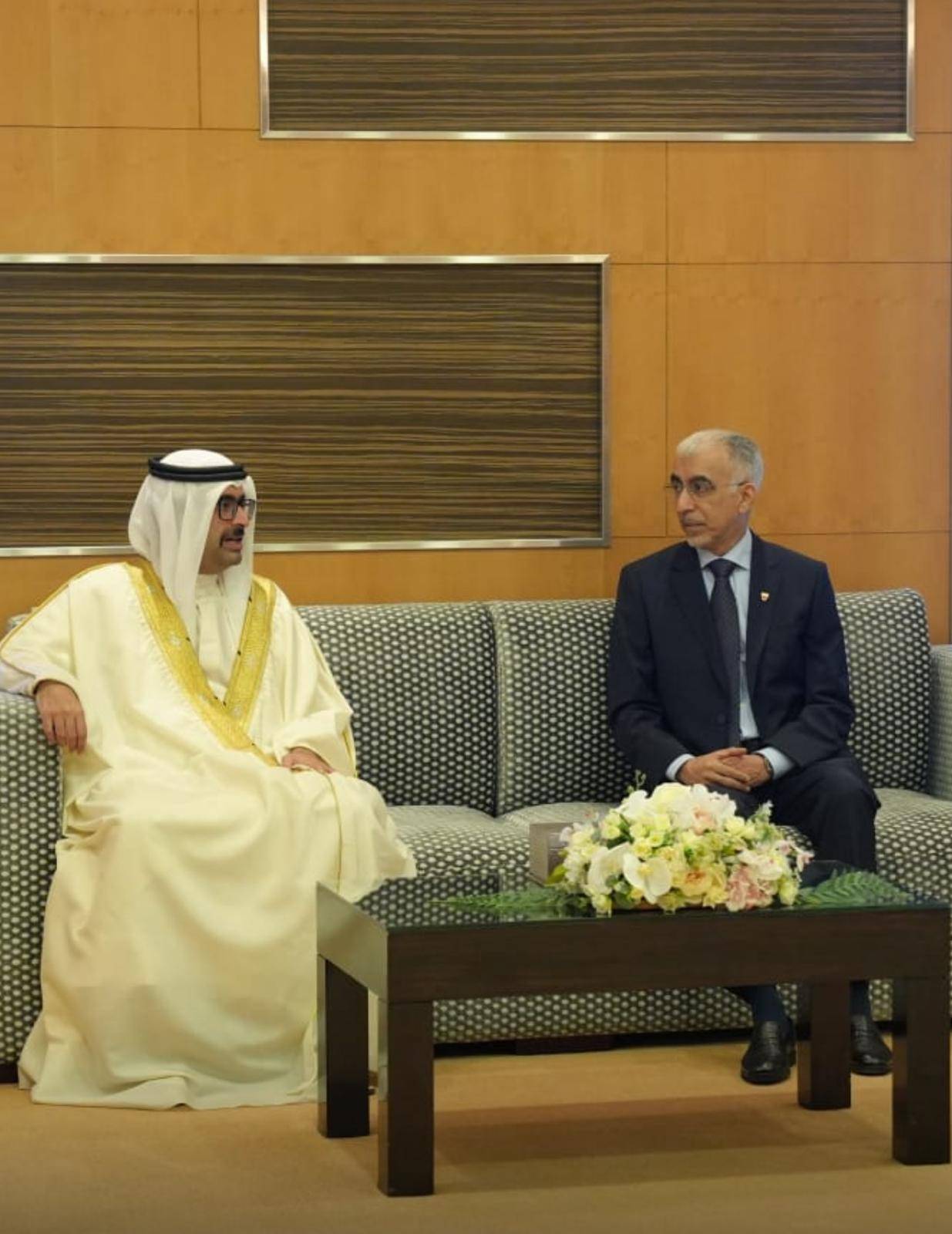 محافظ الجنوبية يبحث ووزير الأشغال تنفيذ المشاريع الخدمية والتنموية بالمحافظة