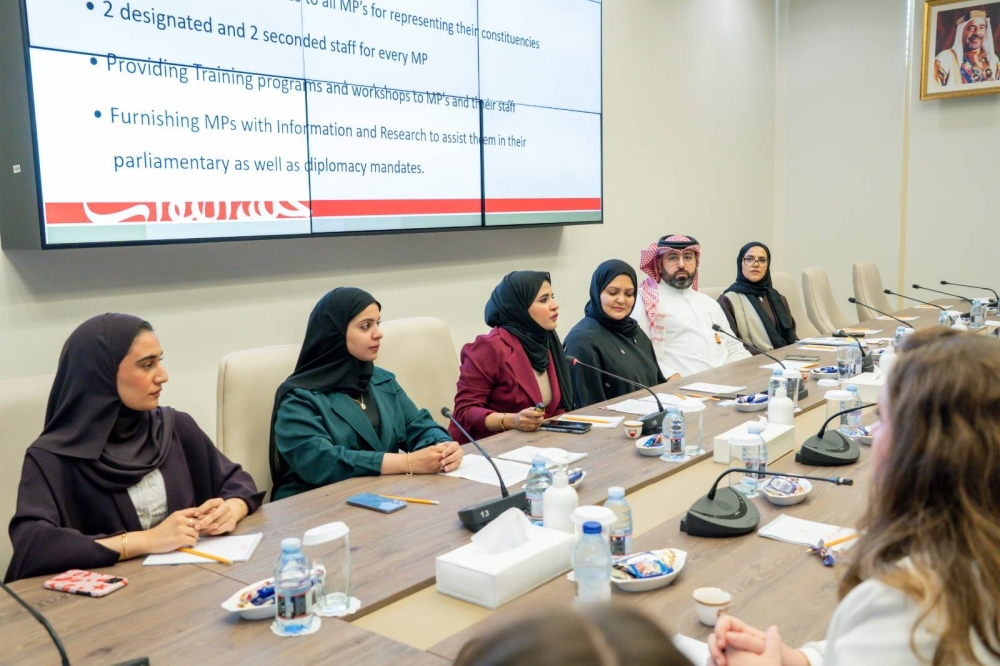 أمانة  النواب تستقبل وفداً من موظفي الكونجرس الأمريكي