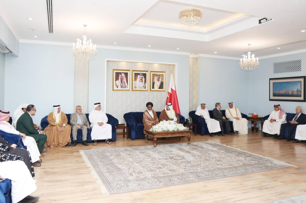 محافظ العاصمة يستقبل رواد المجلس الأسبوعي