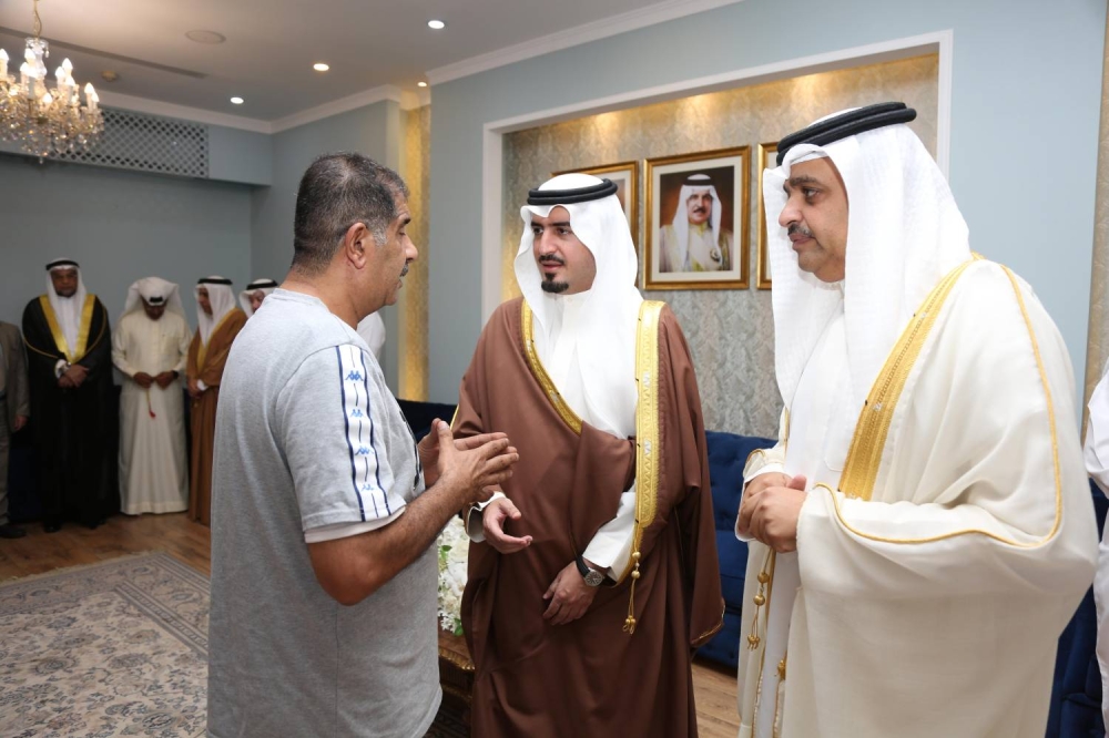 محافظ العاصمة يستقبل رواد المجلس الأسبوعي