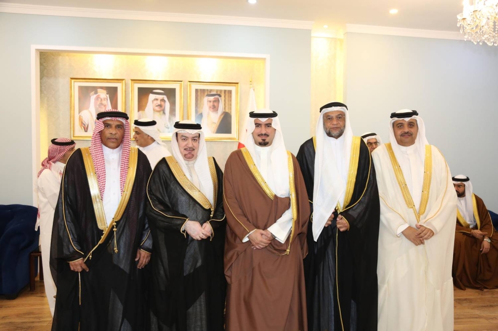 محافظ العاصمة يستقبل رواد المجلس الأسبوعي