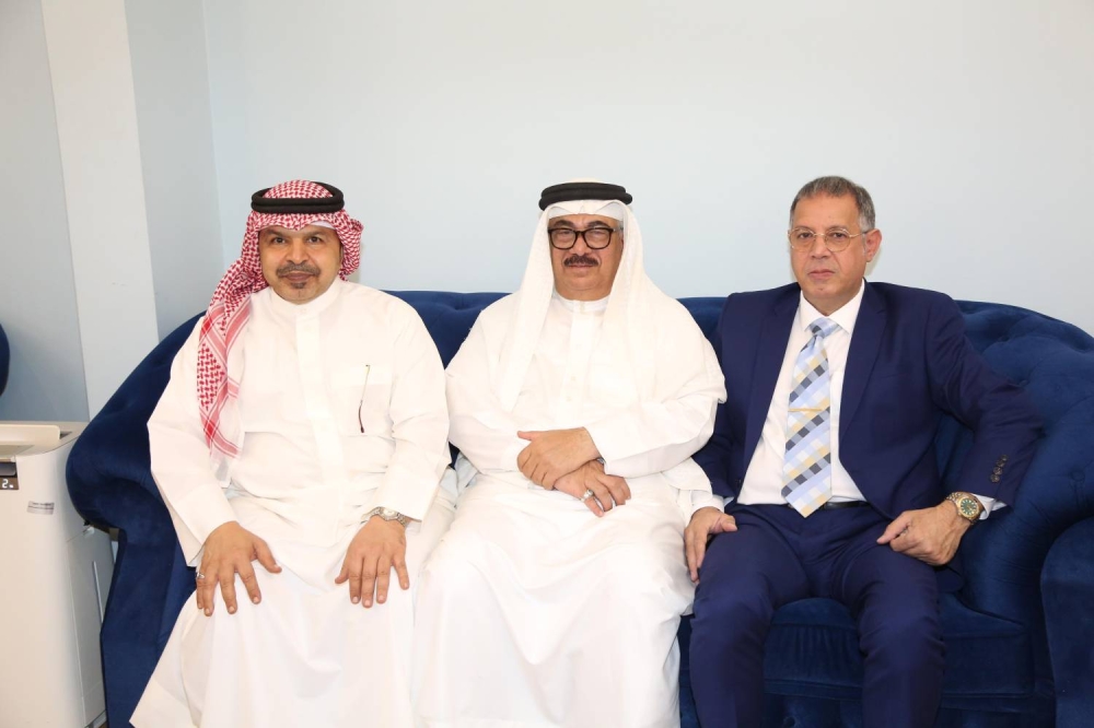 محافظ العاصمة يستقبل رواد المجلس الأسبوعي