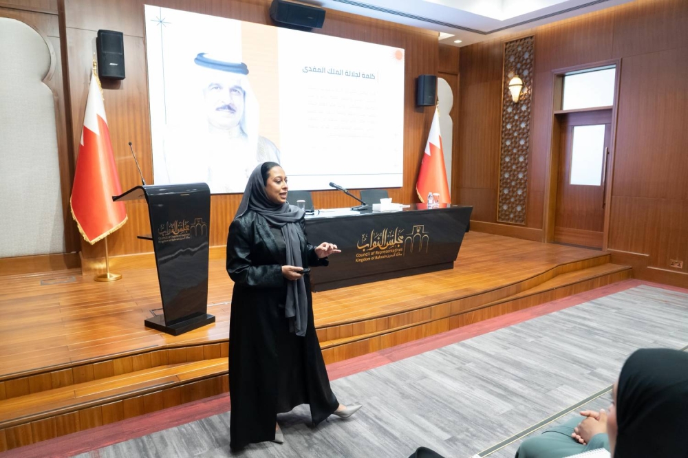 "جسور برلمانية" يواصل محاضرات اليوم الثاني حول دعم الشباب