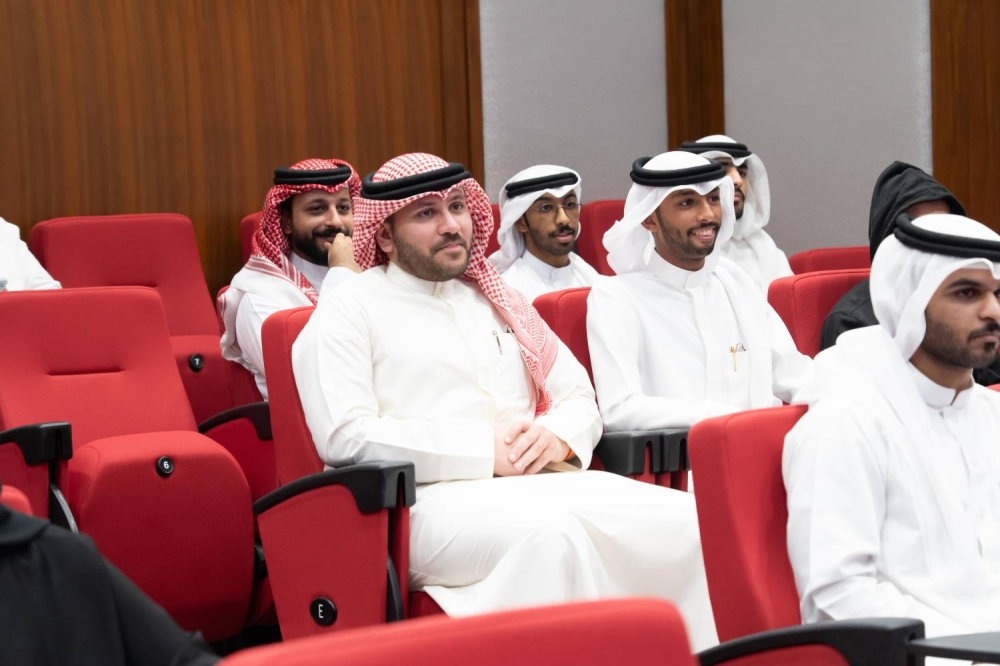 "جسور برلمانية" يواصل محاضرات اليوم الثاني حول دعم الشباب