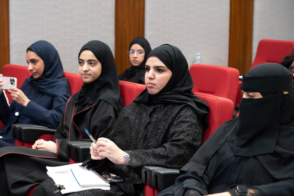 "جسور برلمانية" يواصل محاضرات اليوم الثاني حول دعم الشباب