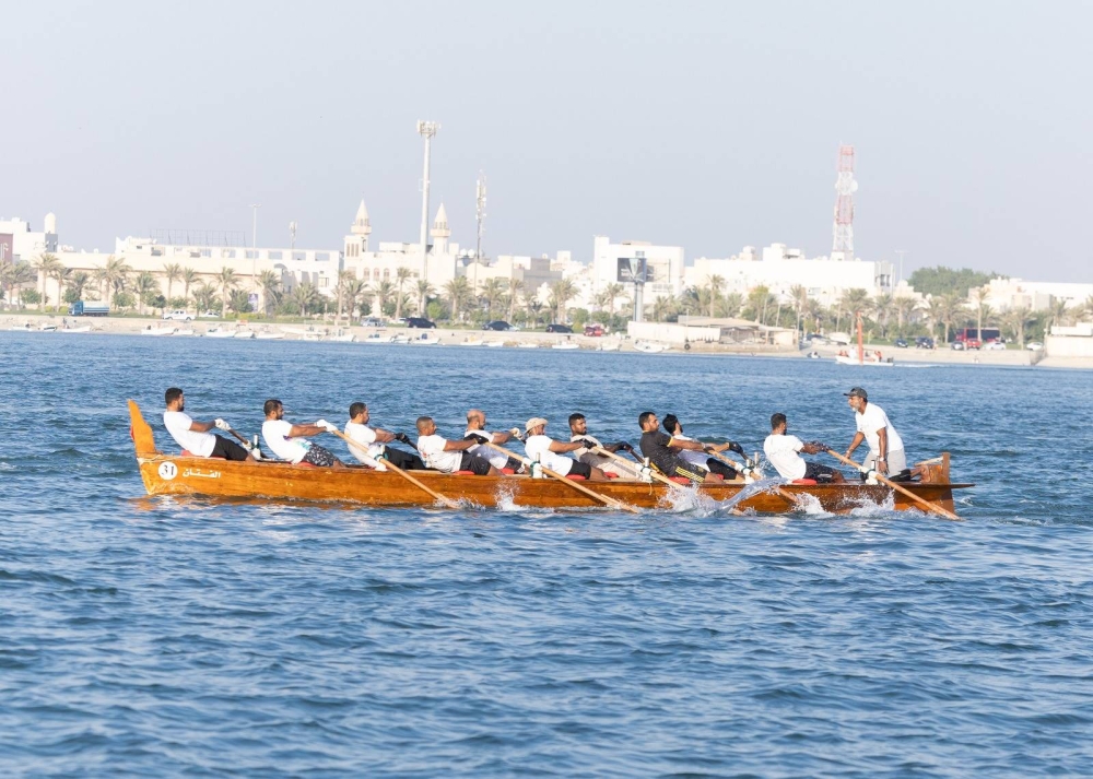 "سموم" يتوج بأول سباقات التجديف الشعبي في موسم ناصر بن حمد لرياضات الموروث البحري