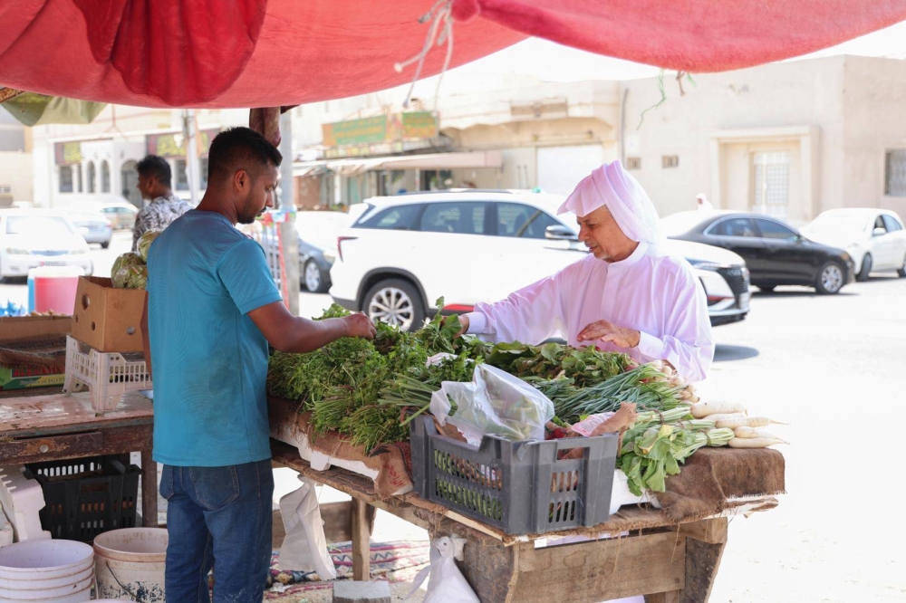 د. سرور يدعو لدراسة مقترحات الباعة لنقل مقر سوق دمستان الشعبي