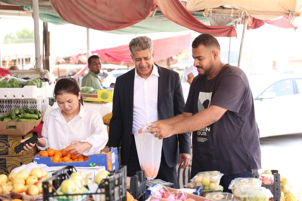 د. سرور يدعو لدراسة مقترحات الباعة لنقل مقر سوق دمستان الشعبي