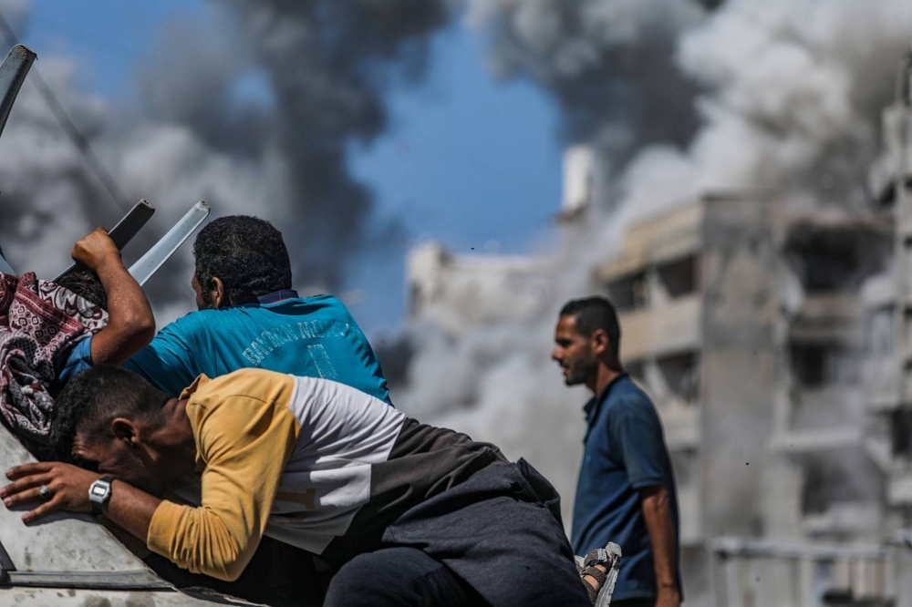 إسرائيل تقتل عوائل مخاتير ووجهاء في غزة