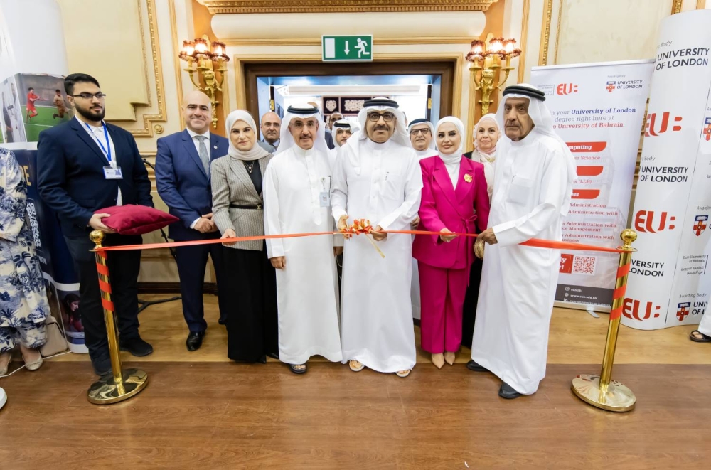 وزير التربية والتعليم يفتتح معرض التعليم العالي في نادي الخريجين