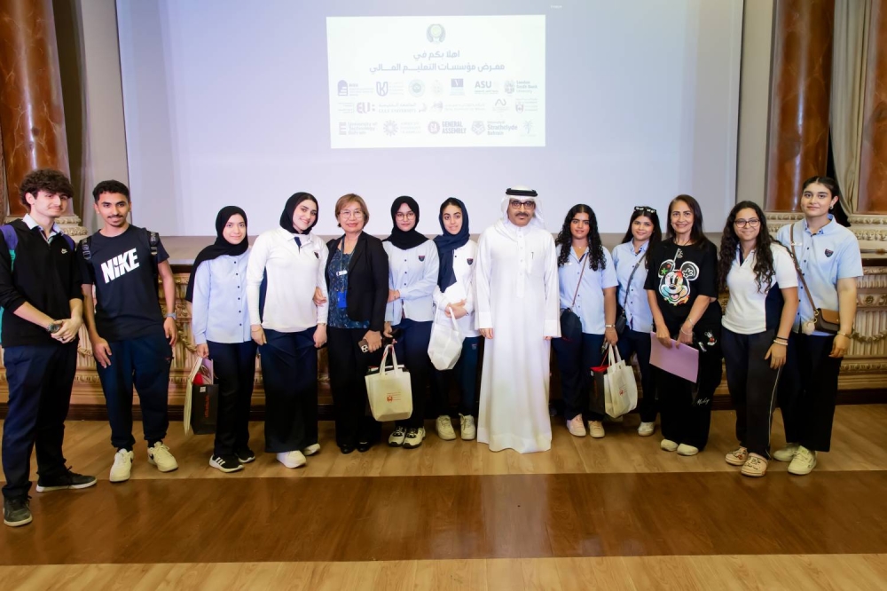 وزير التربية والتعليم يفتتح معرض التعليم العالي في نادي الخريجين