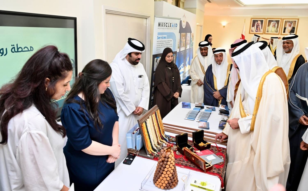 خليفة بن علي يفتتح معرض المحافظة الجنوبية الاستثماري