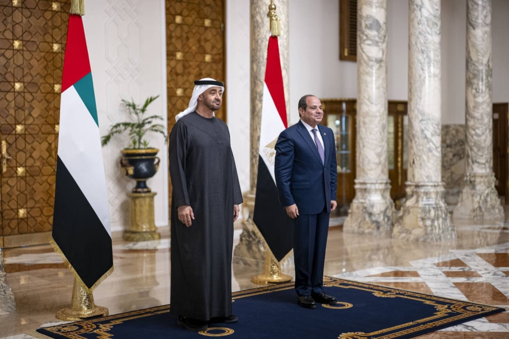 الرئيس الإماراتي ونظيره المصري يبحثان العلاقات الأخوية ومسارات التعاون المشترك