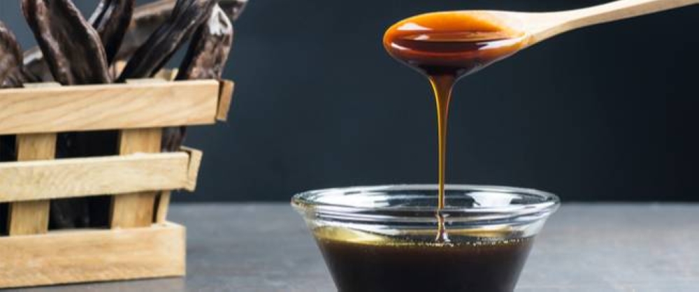 6 فوائد مذهلة لصحتك.. لماذا يجب إضافة العسل الأسود إلى نظامك الغذائي؟