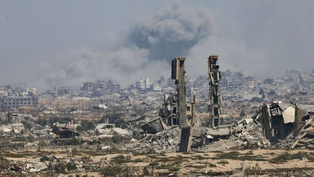 غارات إسرائيل على غزة لم تهدأ.. والدبابات تتقدم