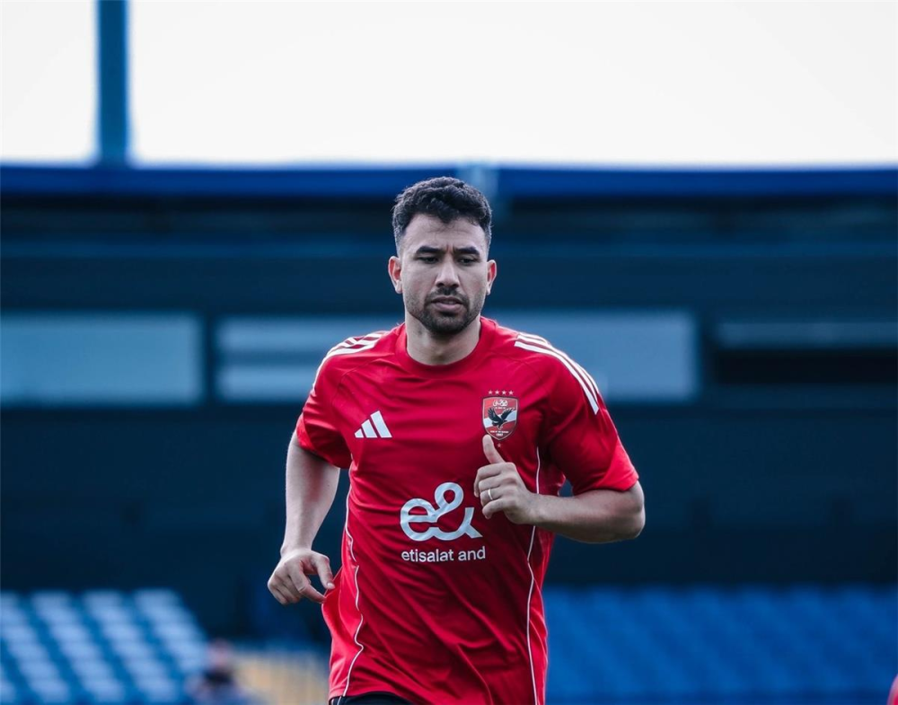 تريزيجيه يغيب عن الأهلي أمام كهرباء الإسماعيلية بسبب الإيقاف