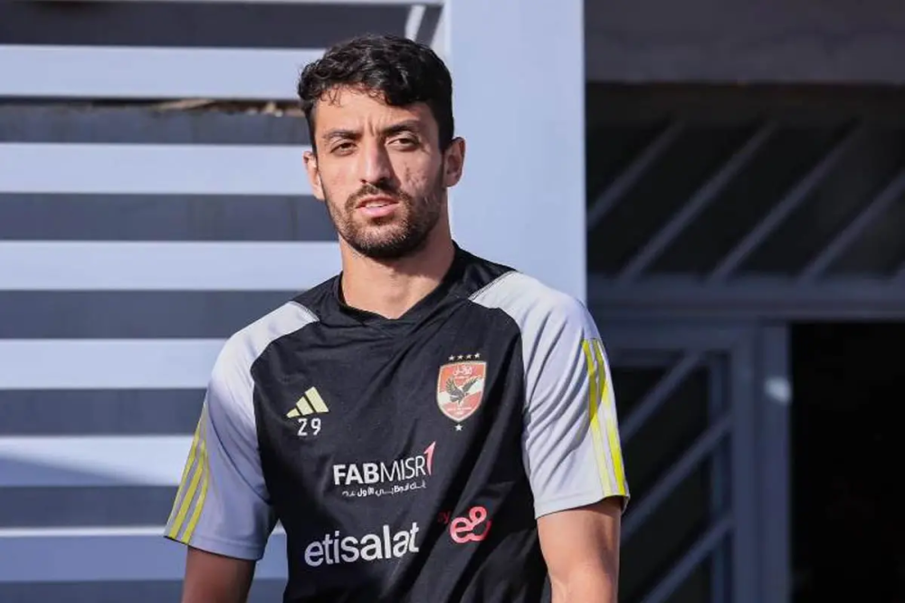 طاهر محمد طاهر مهدد بالغياب عن مباراة الأهلي وكهرباء الإسماعيلية في الدوري المصري