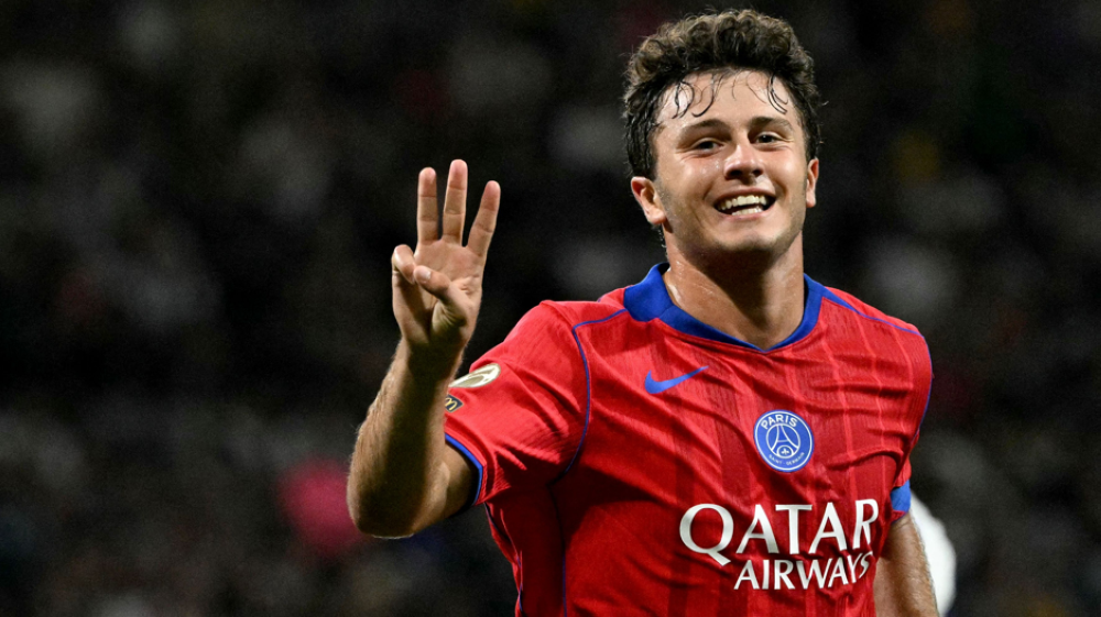 باريس سان جيرمان يستعيد نيفيز ويفقد كفاراتسخيليا أمام برشلونة في دوري الأبطال