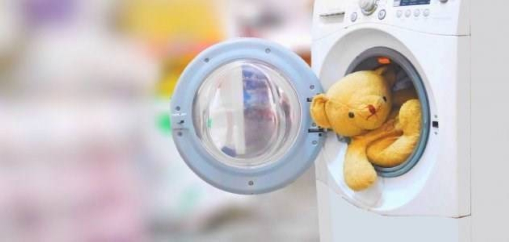 الدباديب ليست بريئة دائمًا.. ألعاب طفلك قد تخفي جراثيم خطيرة