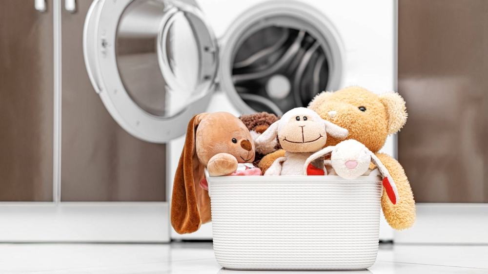 الدباديب ليست بريئة دائمًا.. ألعاب طفلك قد تخفي جراثيم خطيرة