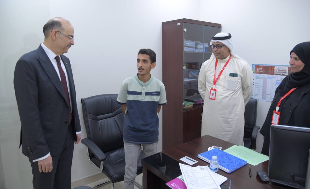 وزير العمل بالوكالة يطّلع على سير الإجراءات بمركز خدمات التوظيف