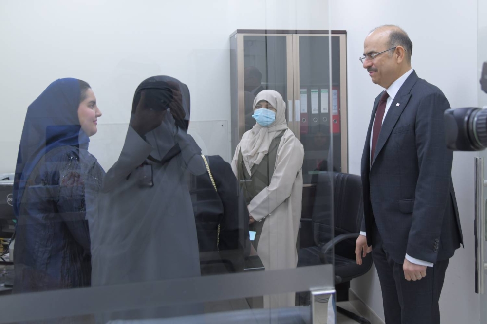 وزير العمل بالوكالة يطّلع على سير الإجراءات بمركز خدمات التوظيف