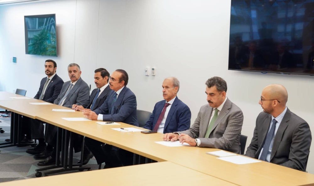 وزير الداخلية يلتقي مدير الاستخبارات الوطنية الأمريكية ويؤكد أهمية تبادل الخبرات