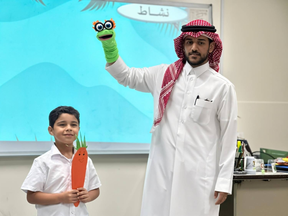 حصص المعلم أحمد علي مرتبطة بهوايات طلابه واهتماماتهم