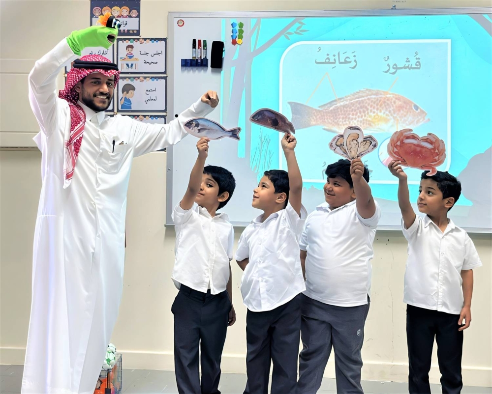 حصص المعلم أحمد علي مرتبطة بهوايات طلابه واهتماماتهم