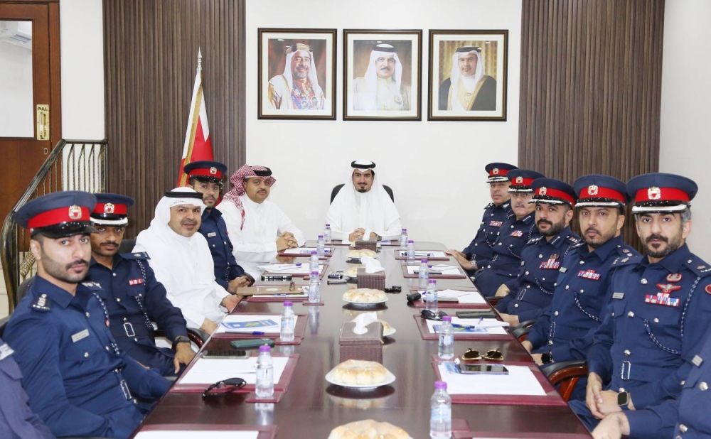 محافظ العاصمة يؤكد على تعزيز الشراكة المجتمعية عبر تفعيل قنوات التواصل المباشر مع الأهالي