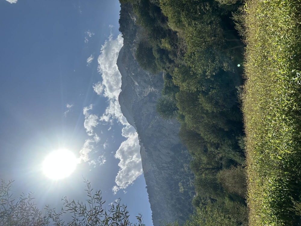 رحالة بحرينيون في جولة سياحية الى أفغانستان