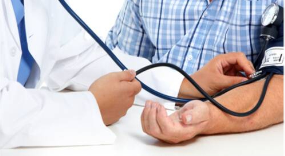 هبوط الضغط.. متى يتحول من عرض بسيط إلى خطر يهدد حياتك؟