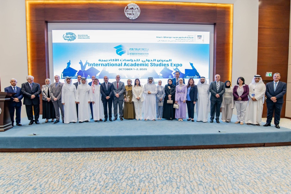 وزير التربية والتعليم يفتتح معرض الدراسات الأكاديمية بجمعية المهندسين