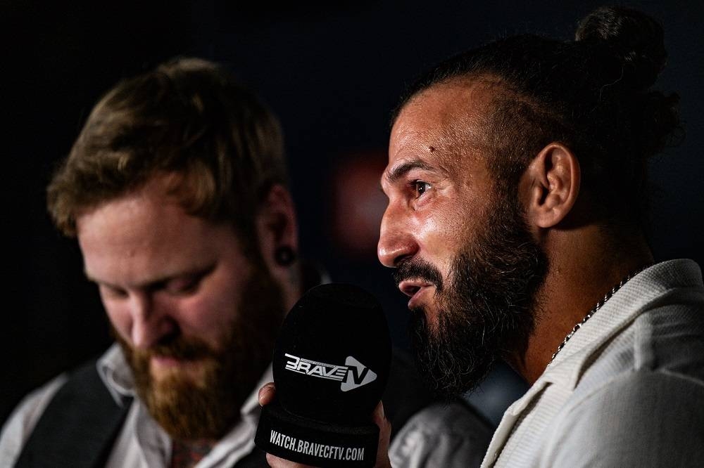 اللبناني فخر الدين أول أيقونة عربية تدخل قاعة مشاهير BRAVE CF