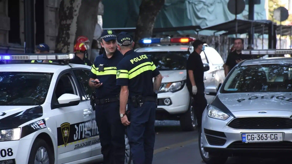 مأساة في جورجيا.. وفاة عائلة مكونة من ثلاثة أفراد بعد سقوطها من الطابق الثاني والعشرين