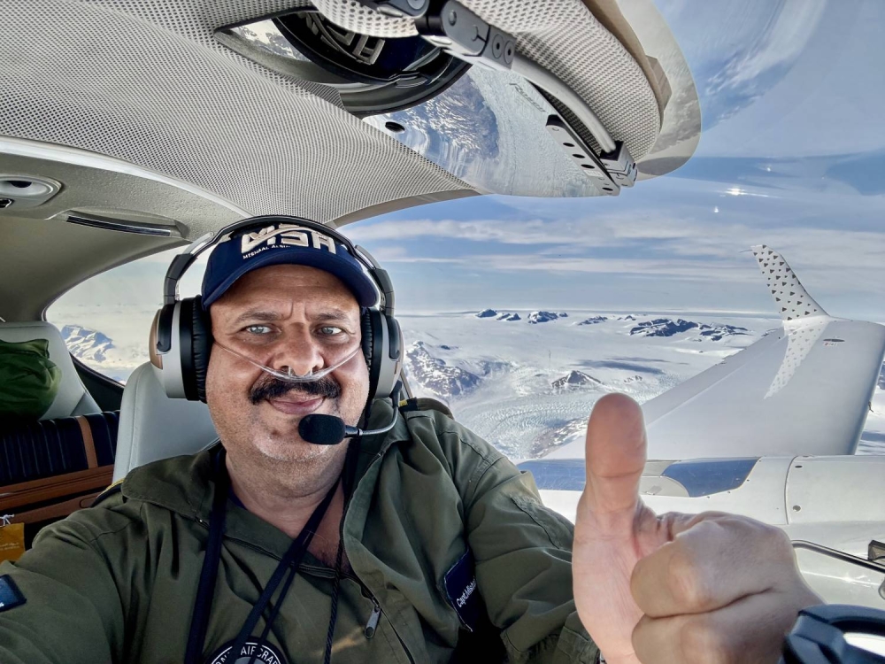 الكابتن السعودي مشعل السديري يُطلق كتابه الجديد في معرض الرياض الدولي للكتاب