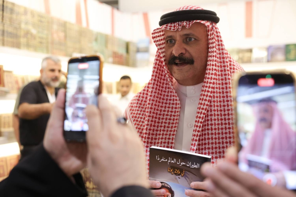الكابتن السعودي مشعل السديري يُطلق كتابه الجديد في معرض الرياض الدولي للكتاب