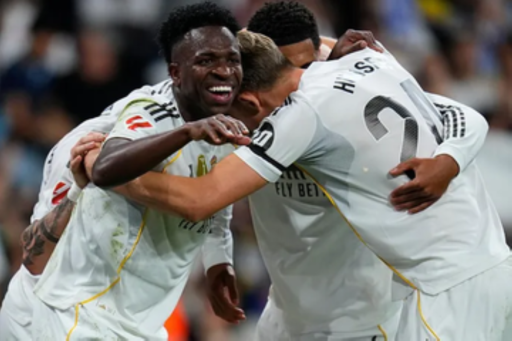 ريال مدريد يضرب فياريال بثلاثية ويعزز صدارته للدوري الإسباني