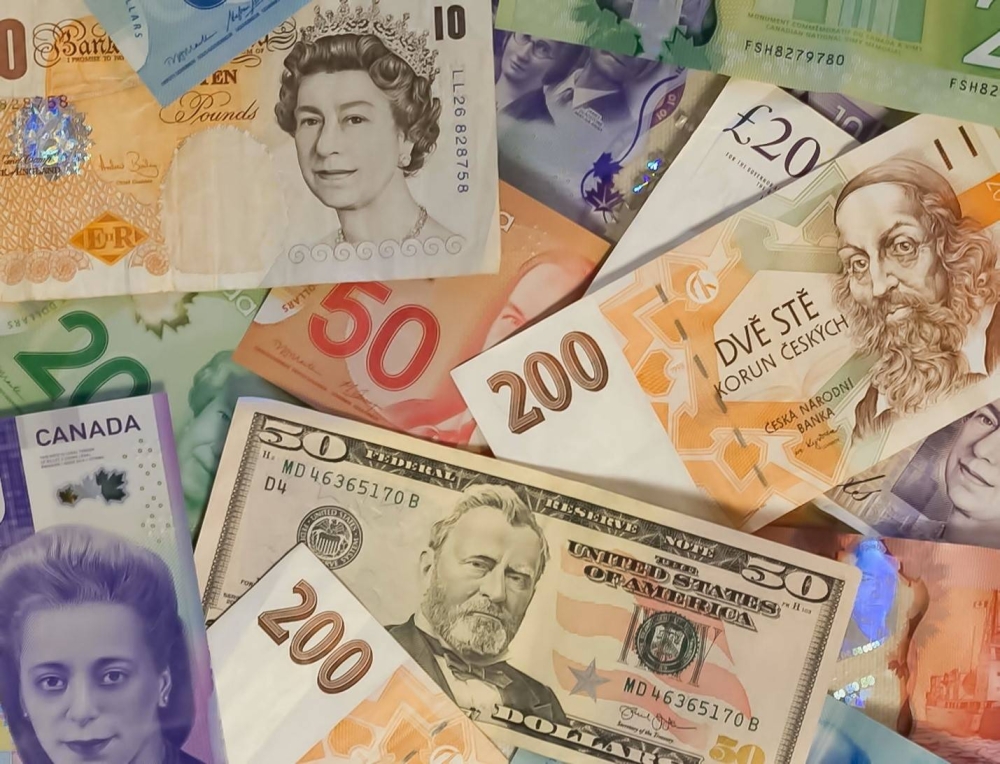 سعر صرف العملات الأجنبية مقابل الدرهم الإماراتي اليوم الأحد 5 أكتوبر 2025