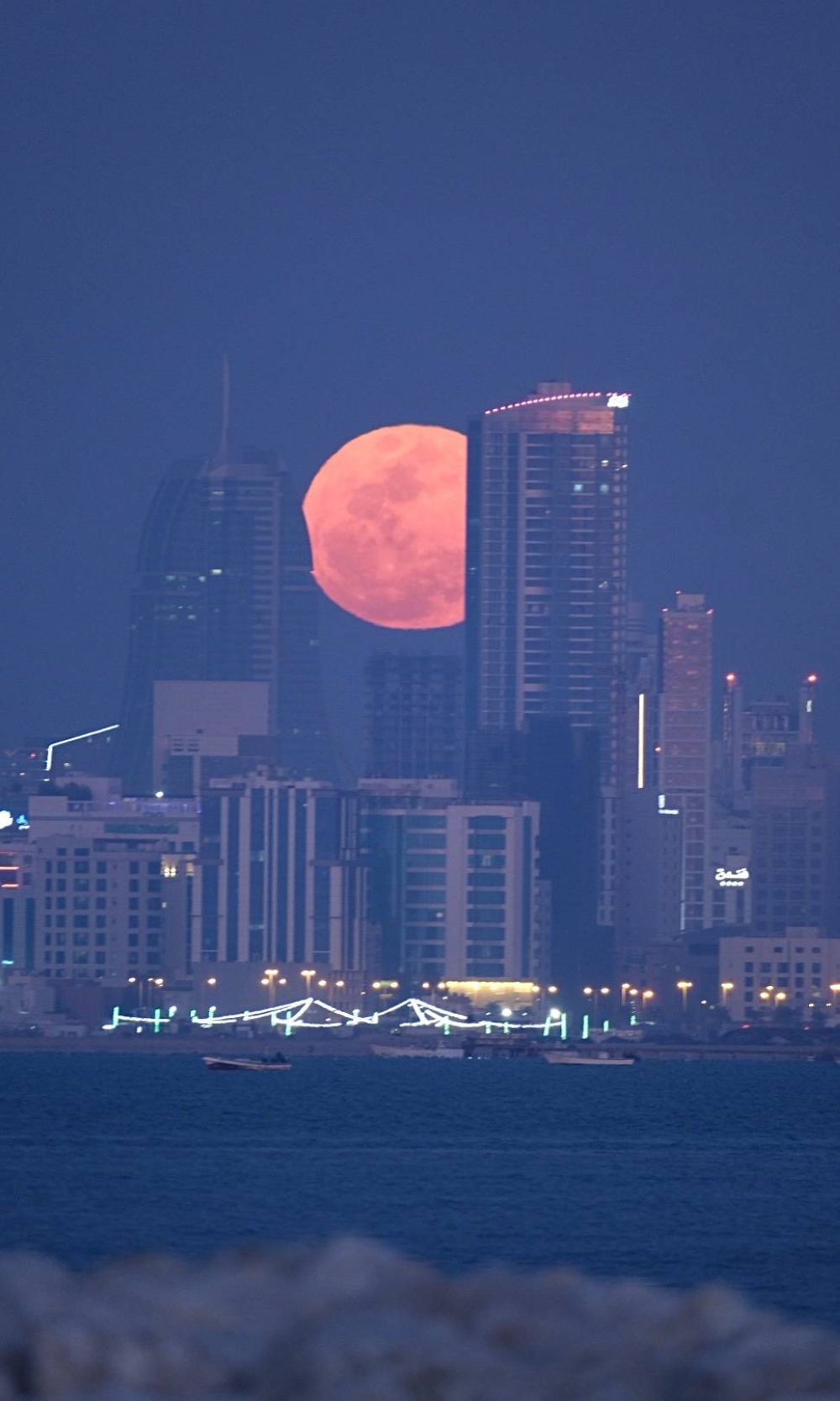 آل عصفور: &laquo;بدر الحصاد العملاق&raquo; يزين سماء البحرين مساء غد الاثنين