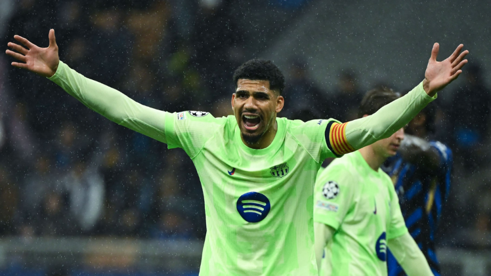 {أراوخو رفض 4 عروض كبرى في الصيف مفضلًا البقاء مع برشلونة