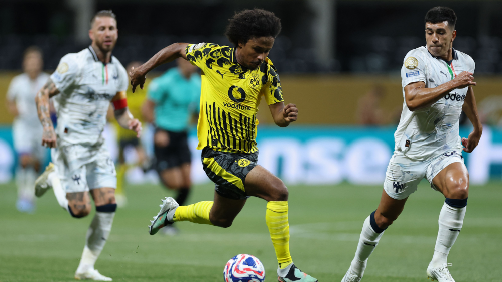 برشلونة يستهدف ضم كريم أديمي جناح بوروسيا دورتموند في الصيف