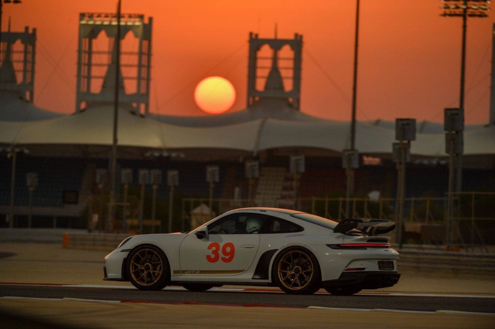 علي المنصوري يتألق في يوم السباقات الوطنية بحلبة البحرين الدولية