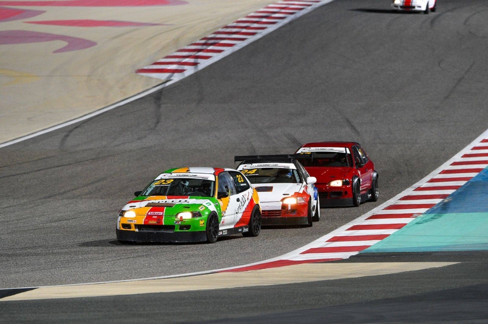 علي المنصوري يتألق في يوم السباقات الوطنية بحلبة البحرين الدولية