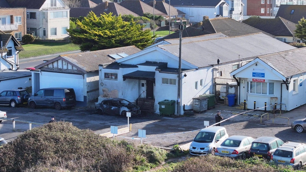 حادث جديد في بريطانيا.. &laquo;سكبوا البنزين وأحرقوا مسجداً&raquo;